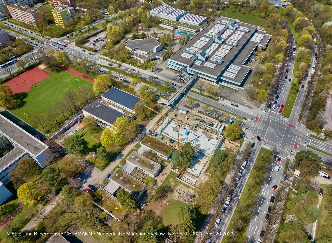 21.04.2023 - Luft- und Ebenenfotos vom Haus für Kinder in der Quiddestraße in Neuperlach